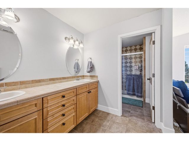 843 W Y St, Washougal, WA 98671