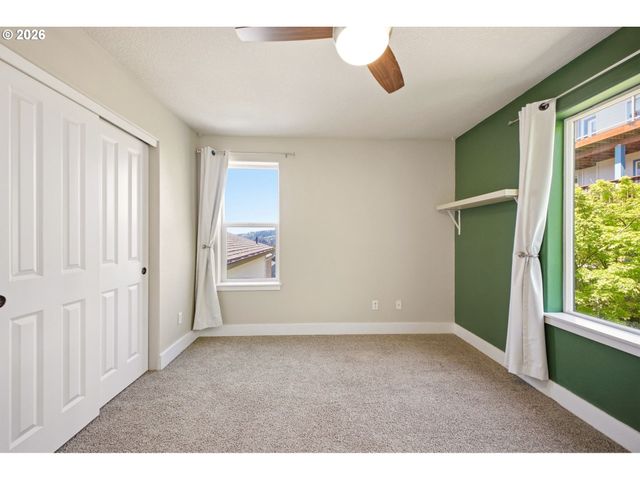 843 W Y St, Washougal, WA 98671