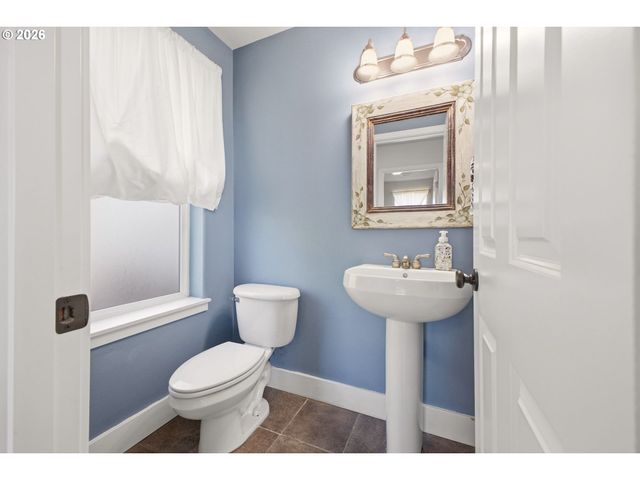 843 W Y St, Washougal, WA 98671