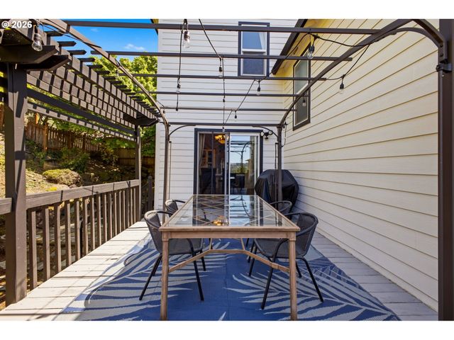 843 W Y St, Washougal, WA 98671