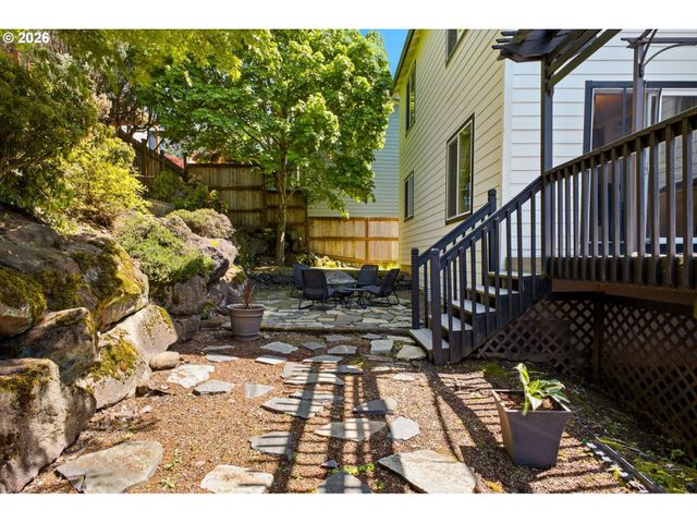 843 W Y St, Washougal, WA 98671