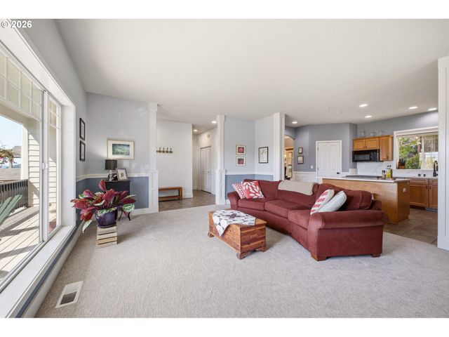 843 W Y St, Washougal, WA 98671