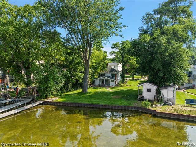 11346 E Shore Drive, Whitmore Lake, MI 48189