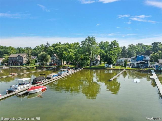 11346 E Shore Drive, Whitmore Lake, MI 48189