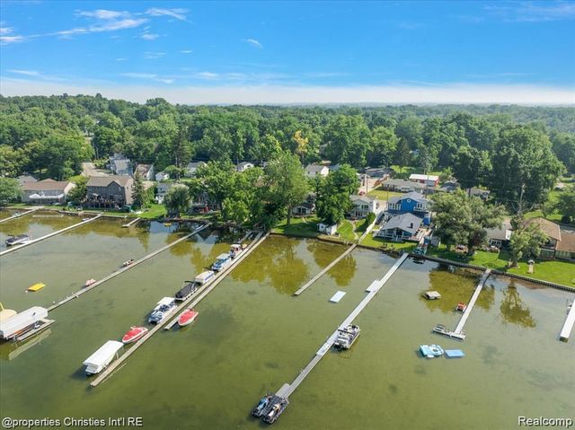 11346 E Shore Drive, Whitmore Lake, MI 48189