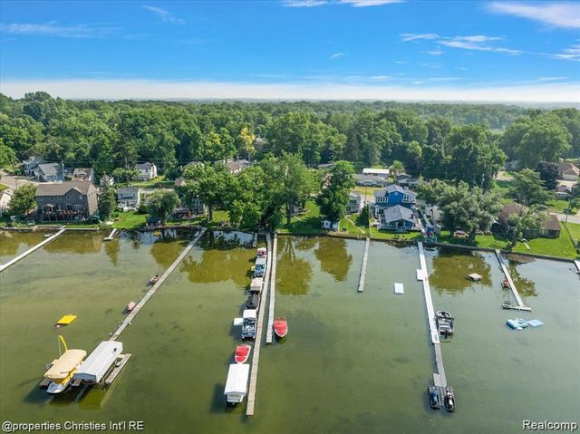 11346 E Shore Drive, Whitmore Lake, MI 48189