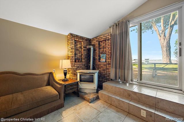 11346 E Shore Drive, Whitmore Lake, MI 48189