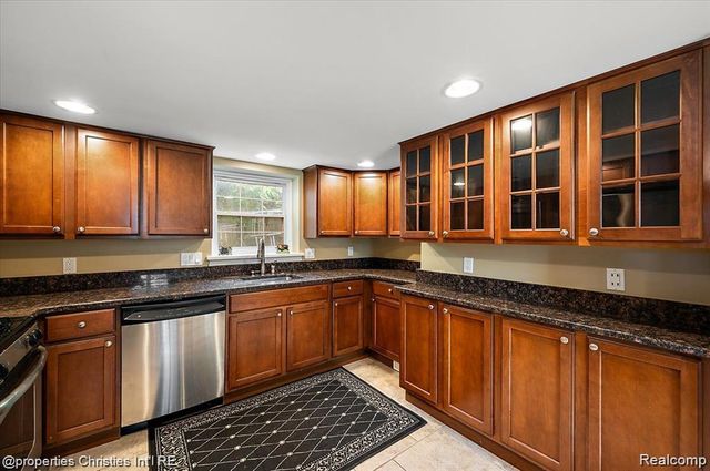 11346 E Shore Drive, Whitmore Lake, MI 48189