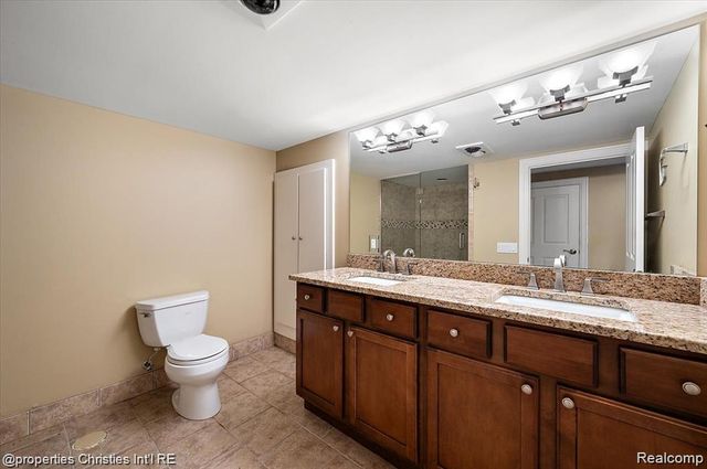 11346 E Shore Drive, Whitmore Lake, MI 48189