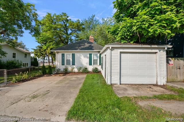 11346 E Shore Drive, Whitmore Lake, MI 48189