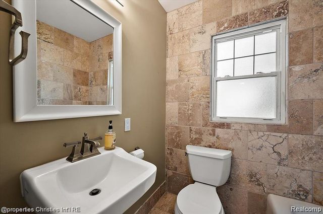 11346 E Shore Drive, Whitmore Lake, MI 48189