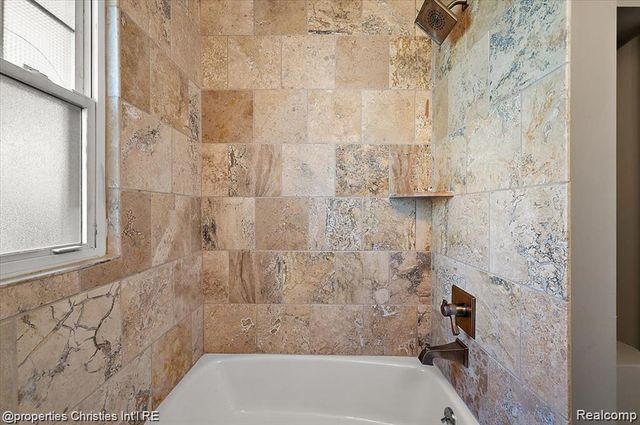 11346 E Shore Drive, Whitmore Lake, MI 48189