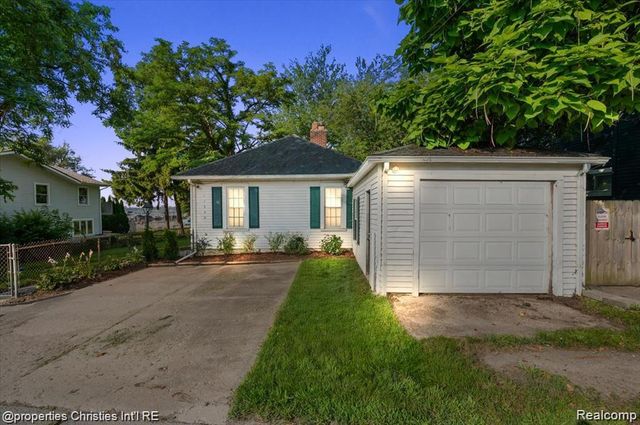 11346 E Shore Drive, Whitmore Lake, MI 48189