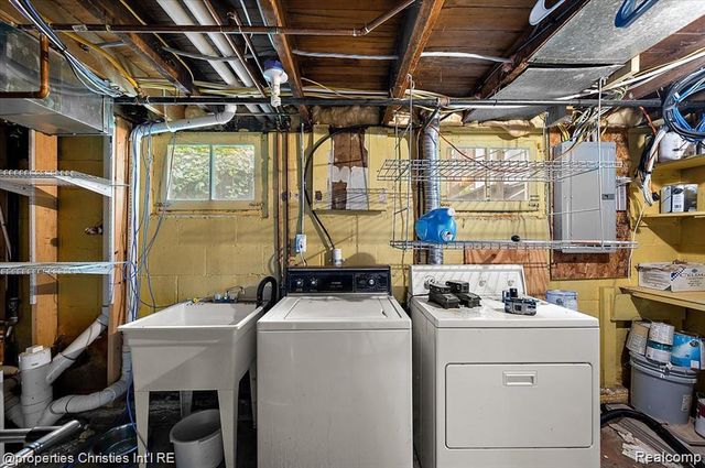 11346 E Shore Drive, Whitmore Lake, MI 48189