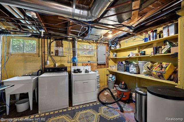 11346 E Shore Drive, Whitmore Lake, MI 48189