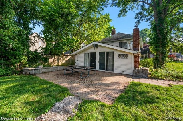 11346 E Shore Drive, Whitmore Lake, MI 48189