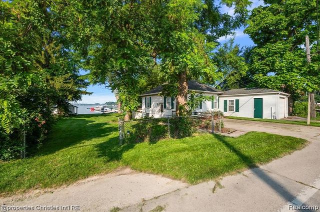 11346 E Shore Drive, Whitmore Lake, MI 48189