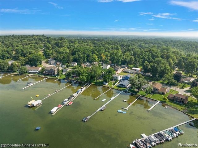 11346 E Shore Drive, Whitmore Lake, MI 48189