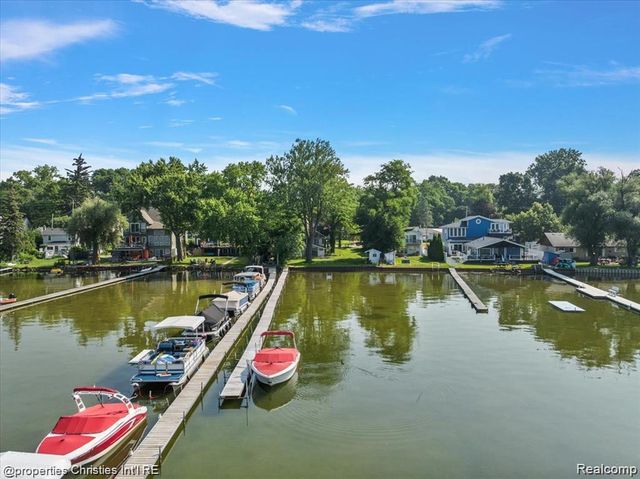 11346 E Shore Drive, Whitmore Lake, MI 48189