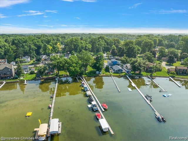 11346 E Shore Drive, Whitmore Lake, MI 48189