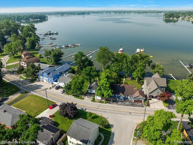 11346 E Shore Drive, Whitmore Lake, MI 48189