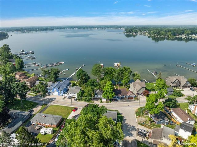 11346 E Shore Drive, Whitmore Lake, MI 48189