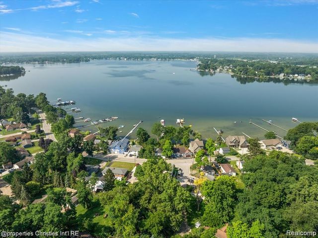 11346 E Shore Drive, Whitmore Lake, MI 48189