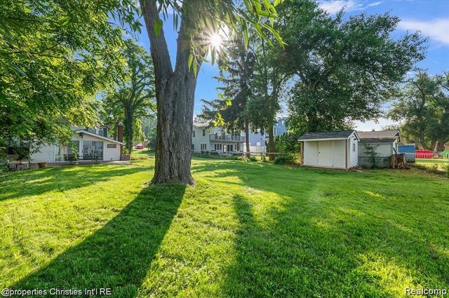 11346 E Shore Drive, Whitmore Lake, MI 48189