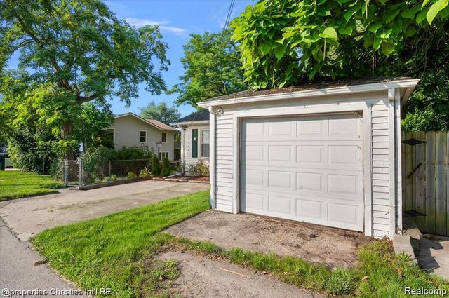 11346 E Shore Drive, Whitmore Lake, MI 48189