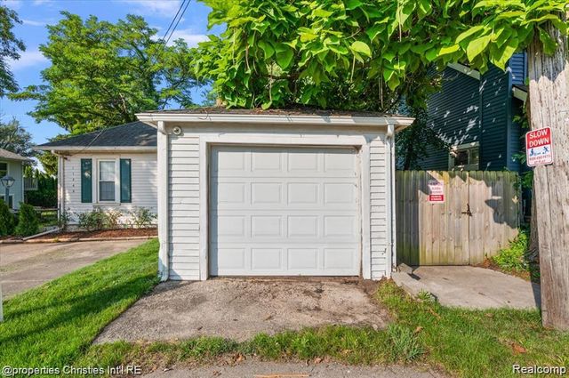 11346 E Shore Drive, Whitmore Lake, MI 48189