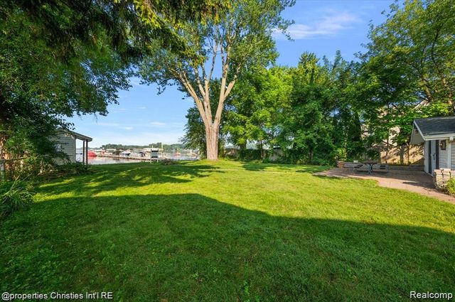 11346 E Shore Drive, Whitmore Lake, MI 48189