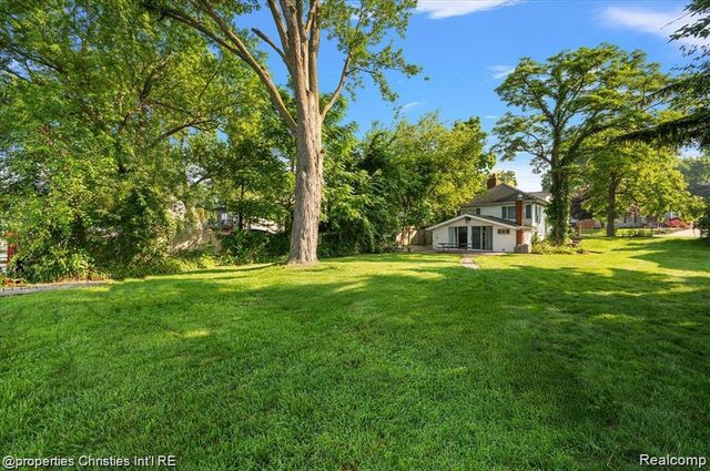 11346 E Shore Drive, Whitmore Lake, MI 48189