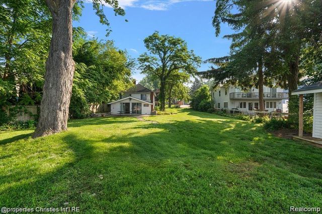 11346 E Shore Drive, Whitmore Lake, MI 48189