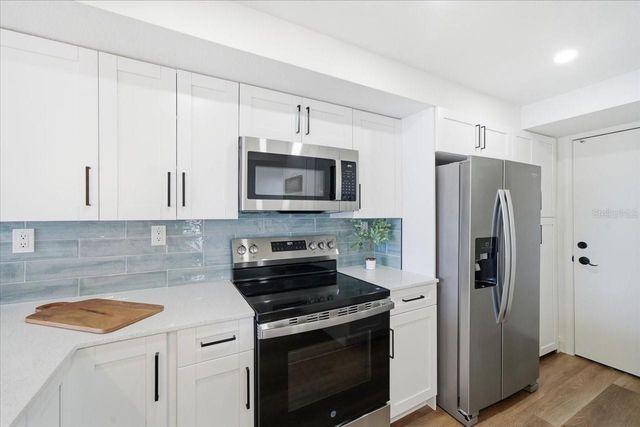 7400 SUN ISLAND DRIVE S 202, South Pasadena, FL 33707