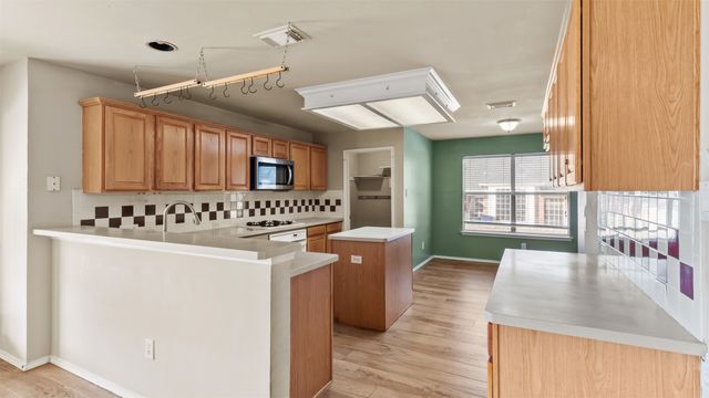 2901 Saint Charles Drive, Mansfield, TX 76063