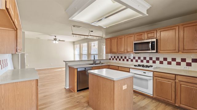 2901 Saint Charles Drive, Mansfield, TX 76063