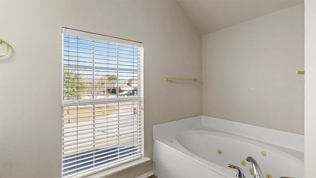 2901 Saint Charles Drive, Mansfield, TX 76063