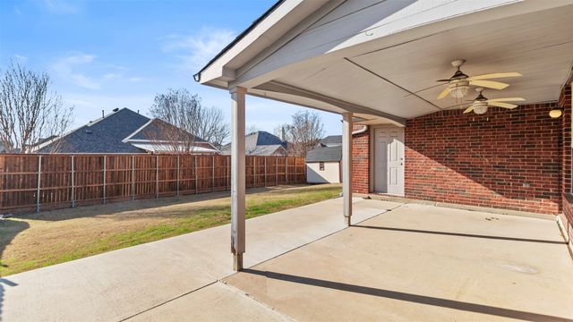2901 Saint Charles Drive, Mansfield, TX 76063