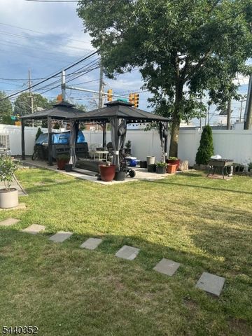 422 W Linden Ave, Linden City, NJ 07036