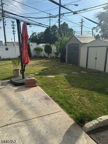 422 W Linden Ave, Linden City, NJ 07036