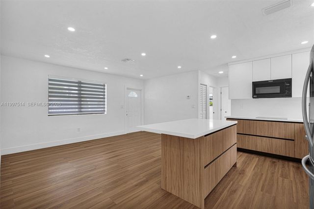 2460 NW 175th St, Miami Gardens, FL 33056