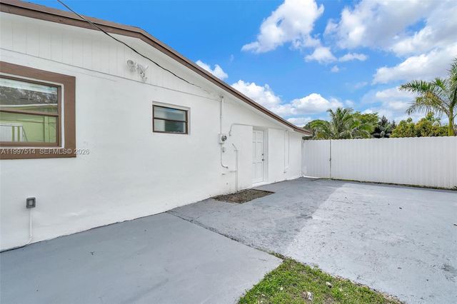 2460 NW 175th St, Miami Gardens, FL 33056