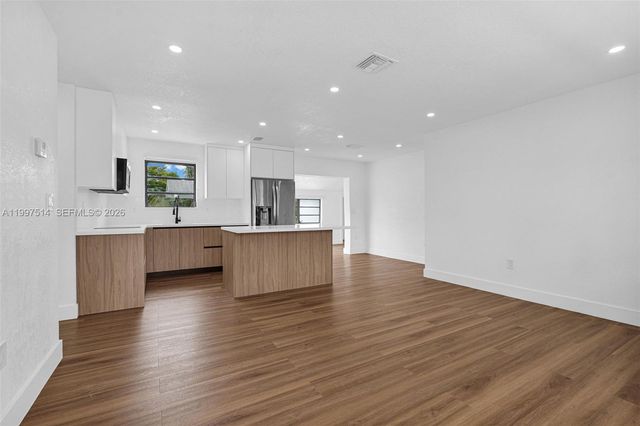 2460 NW 175th St, Miami Gardens, FL 33056