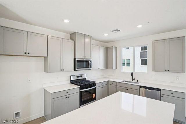 5864 Wisteria Walk Street, Las Vegas, NV 89148