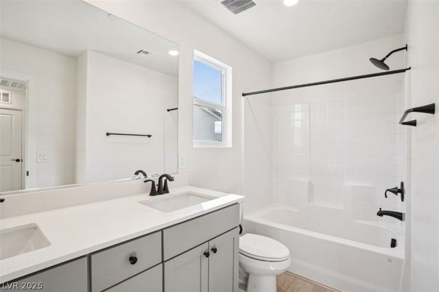 5864 Wisteria Walk Street, Las Vegas, NV 89148