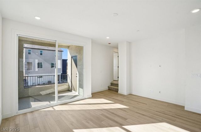 5864 Wisteria Walk Street, Las Vegas, NV 89148