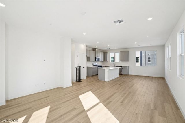 5864 Wisteria Walk Street, Las Vegas, NV 89148