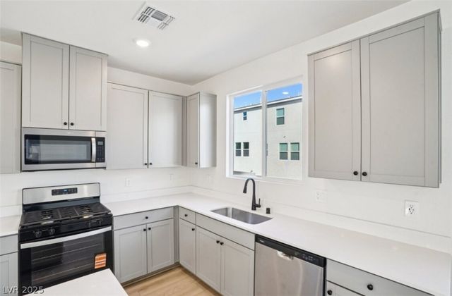 5864 Wisteria Walk Street, Las Vegas, NV 89148