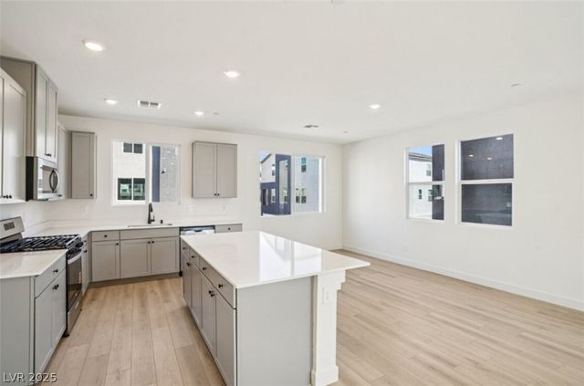 5864 Wisteria Walk Street, Las Vegas, NV 89148