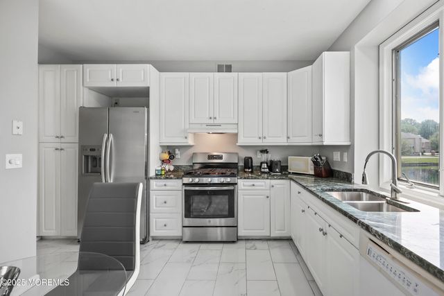 117 Sequoia Woods Court, Holmdel, NJ 07733